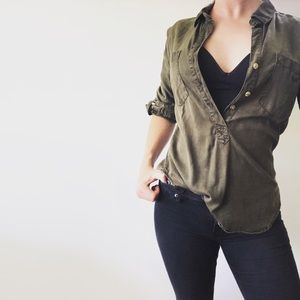 ➕➕ SOFT OLIVE GREEN LONG SLEEVE BUTTON UP BLOUSE